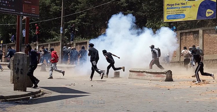 জেন-জি বিক্ষোভে আরেক দেশে সরকার পতন